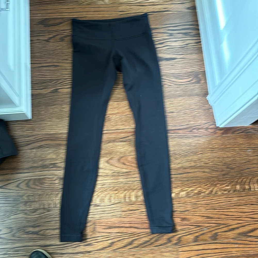 3 pairs of lululemon leggings
